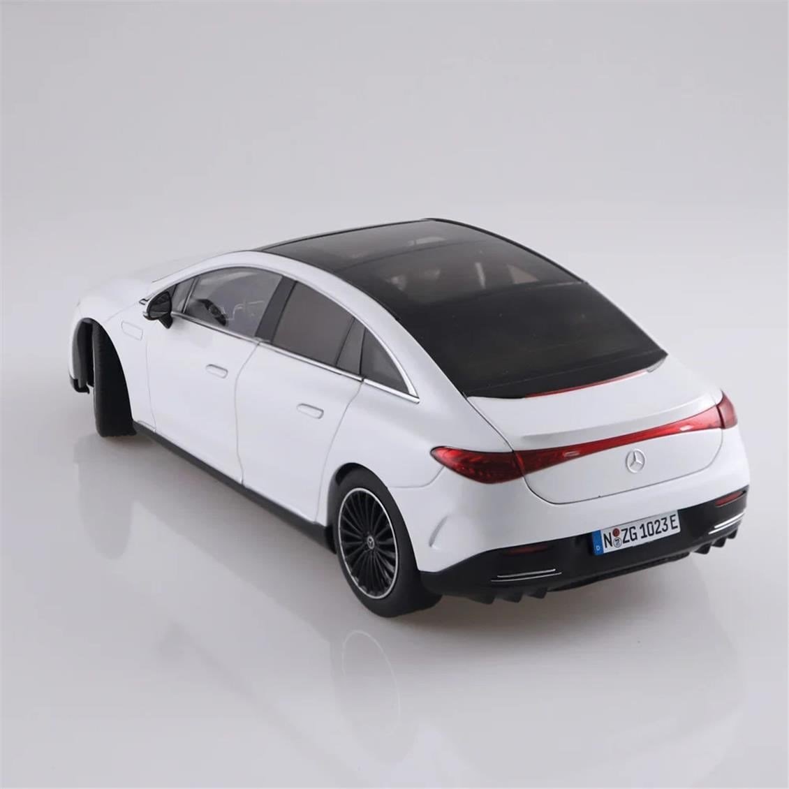 NZG 1023/41 1/18 Ölçek, Mercedes-Benz EQE, Opalit Beyaz, Sergilemeye Hazır Metal Araba Modeli