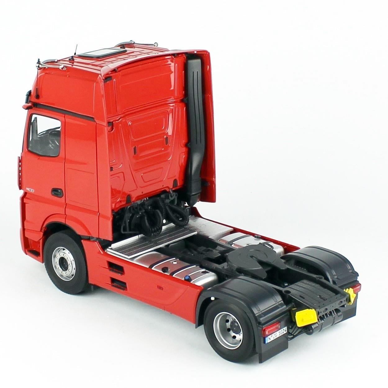 NZG 1024/10 1/18 Ölçek, Mercedes-Benz ACTROS Giga (Mirror Cam), Ateş Kırmızısı, Sergilemeye Hazır Metal Çekici Modeli