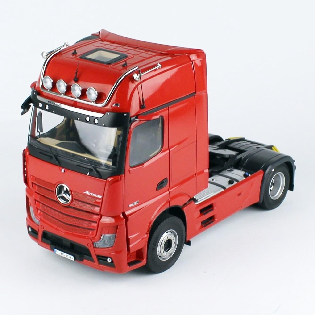 NZG 1024/10 1/18 Ölçek, Mercedes-Benz ACTROS Giga (Mirror Cam), Ateş Kırmızısı, Sergilemeye Hazır Metal Çekici Modeli