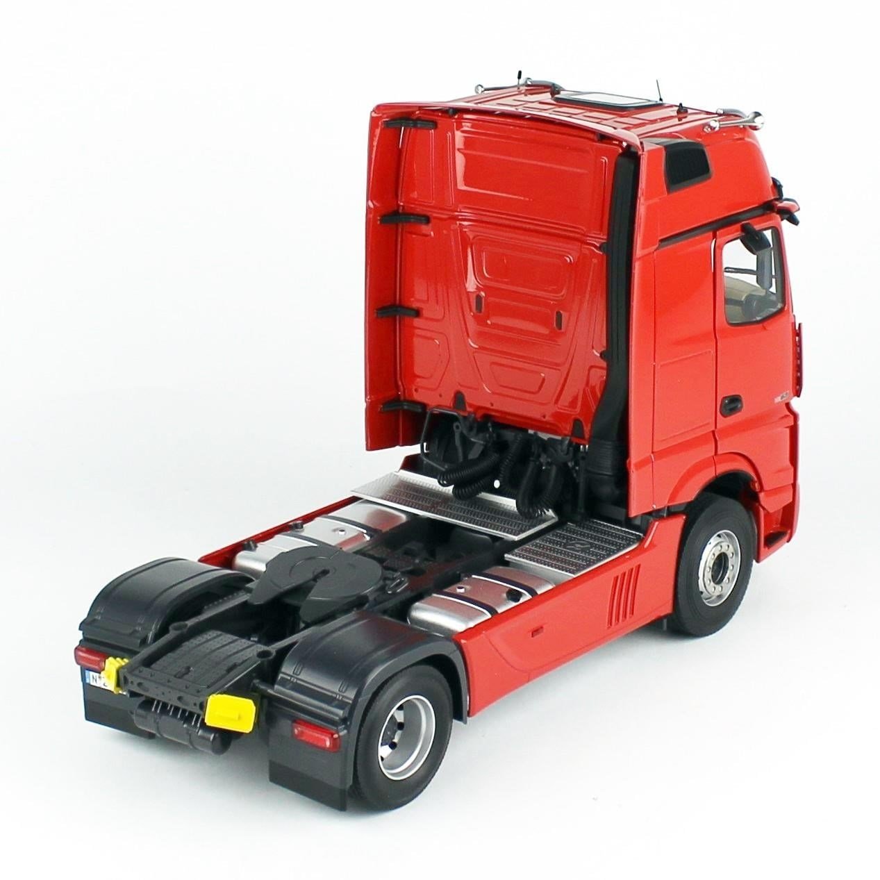 NZG 1024/10 1/18 Ölçek, Mercedes-Benz ACTROS Giga (Mirror Cam), Ateş Kırmızısı, Sergilemeye Hazır Metal Çekici Modeli