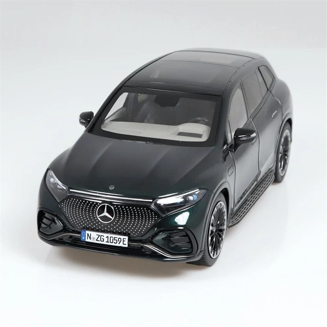 NZG 1059/30 1/18 Ölçek, Mercedes-Benz EQS AMG Line SUV, Yeşil, Sergilemeye Hazır Metal Araba Modeli