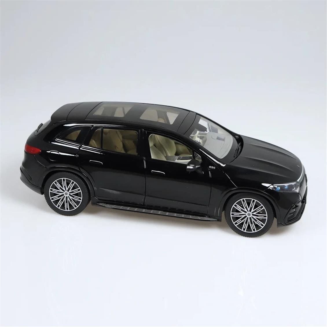 NZG 1059/50 1/18 Ölçek, Mercedes-Benz EQS AMG Line SUV, Siyah, Sergilemeye Hazır Metal Araba Modeli