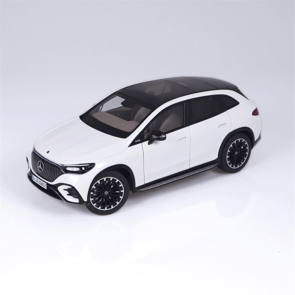 NZG 1061/40 1/18 Ölçek, Mercedes-Benz EQE AMG Line SUV, Sedef Beyaz, Sergilemeye Hazır Metal Araba Modeli