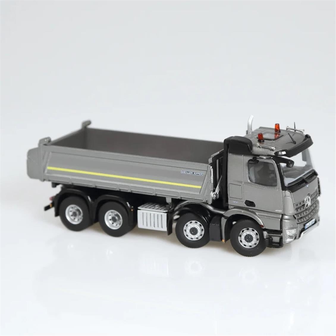 NZG 1066/55 1/50 Ölçek, Mercedes-Benz Arocs 8x4 Damperli Kamyon, Gümüş/Gri, Sergilemeye Hazır Metal Model
