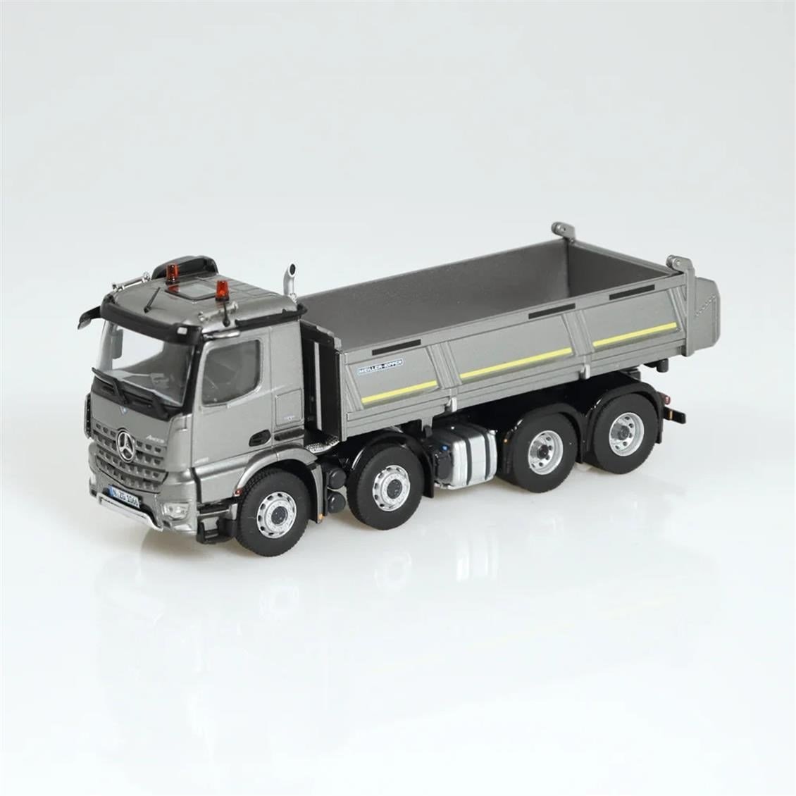 NZG 1066/55 1/50 Ölçek, Mercedes-Benz Arocs 8x4 Damperli Kamyon, Gümüş/Gri, Sergilemeye Hazır Metal Model