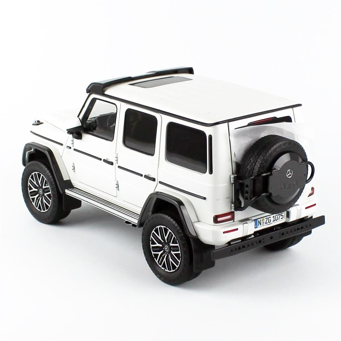 NZG 1075/40 1/18 Ölçek, Mercedes-AMG G 63, Opak Beyaz, Sergilemeye Hazır Metal Model