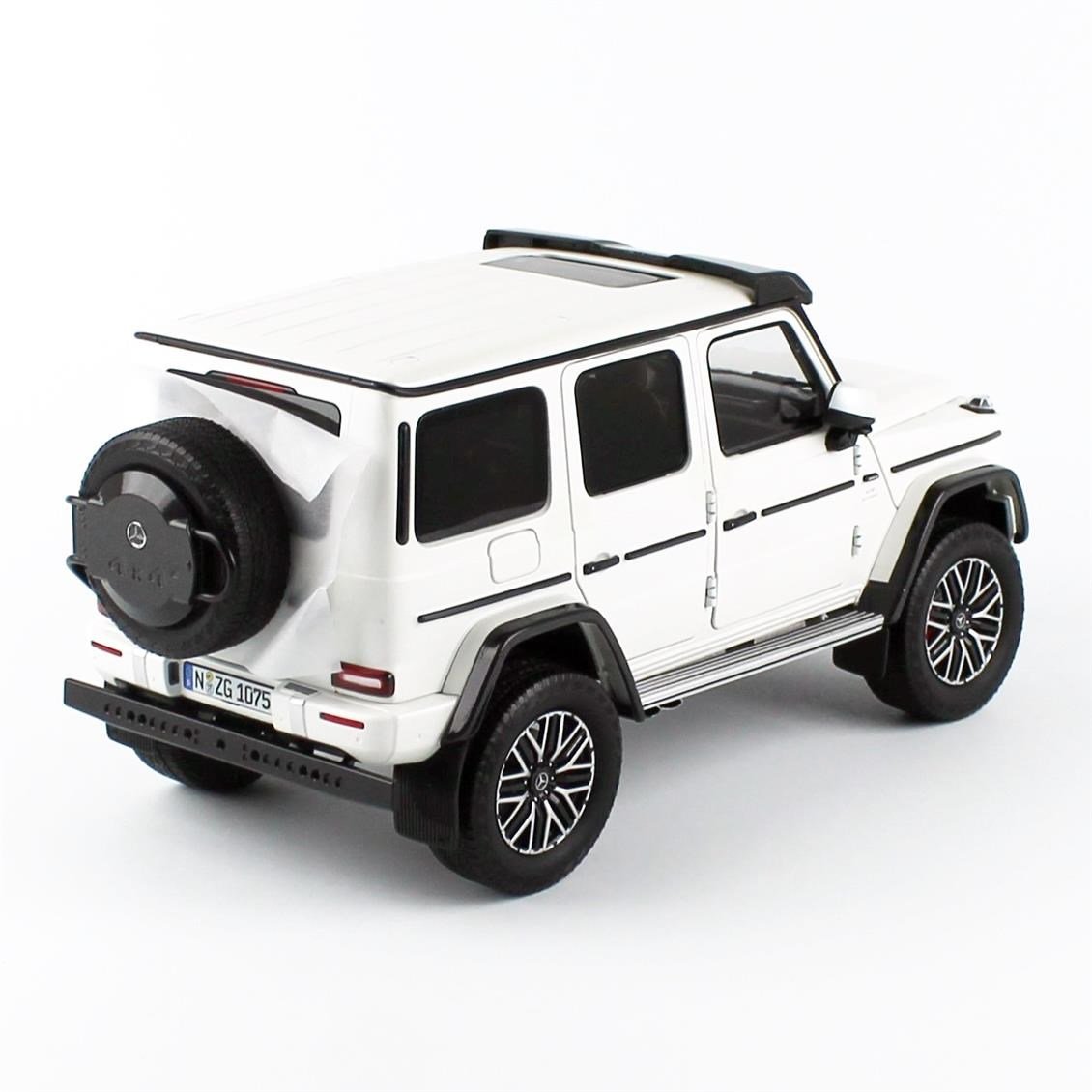 NZG 1075/40 1/18 Ölçek, Mercedes-AMG G 63, Opak Beyaz, Sergilemeye Hazır Metal Model