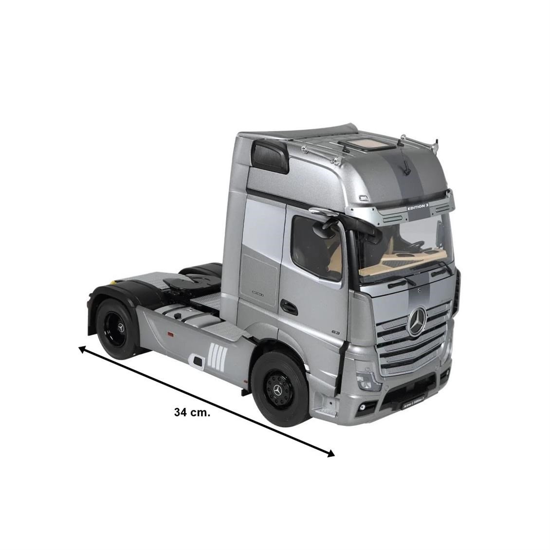 NZG 1077/55 1/18 Ölçek, Mercedes-Benz ACTROS Giga (Edition 3), Metalik Gümüş, Sergilemeye Hazır Metal Çekici Modeli