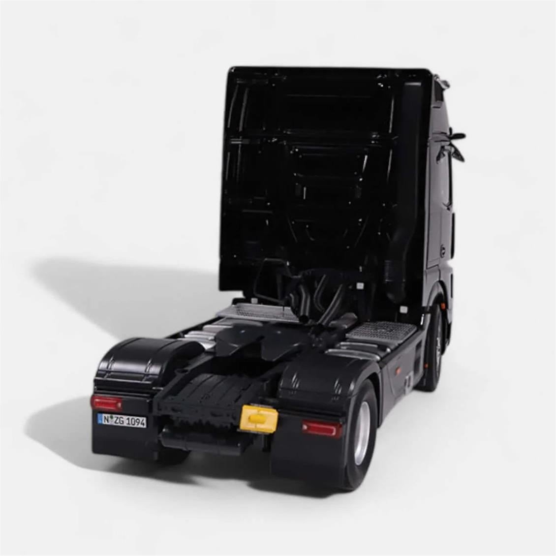 NZG 1094/51 1/18 Ölçek, Mercedes-Benz Actros Çekici (Desenli Siyah), Sergilemeye Hazır Metal Çekici Modeli