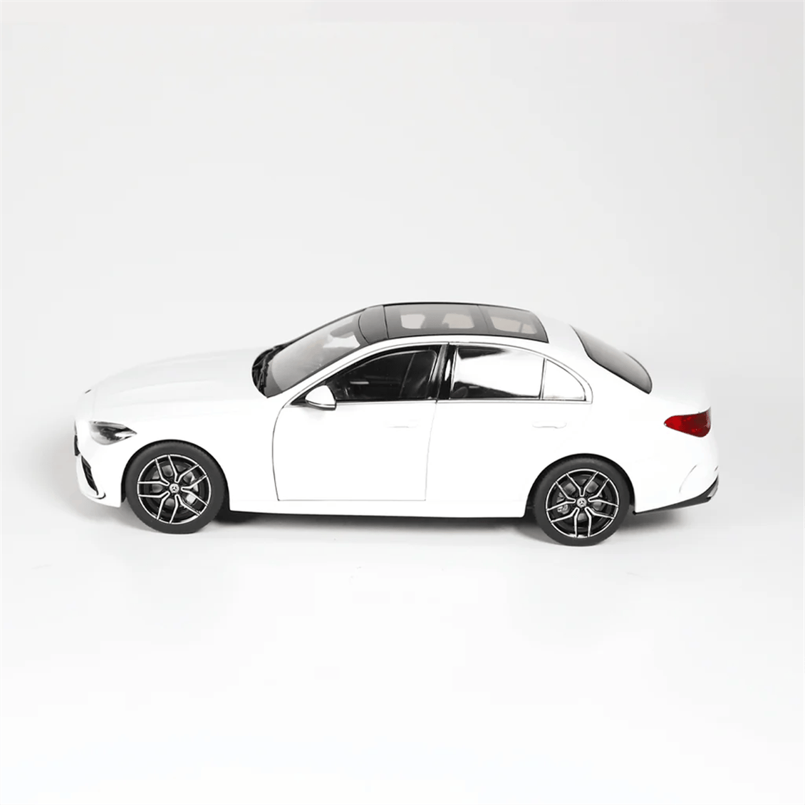 NZG 1102/41 1/18 Ölçek, Mercedes-Benz C-Class W206 Araba, Polar Beyaz, Sergilemeye Hazır Metal Model