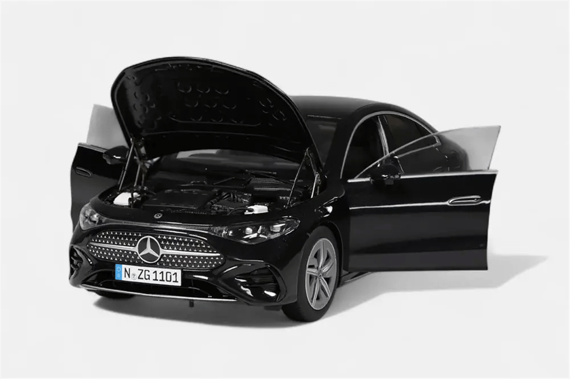 NZG 1102/51 1/18 Ölçek, Mercedes-Benz C-Class W206 Araba, Kosmos Siyah, Sergilemeye Hazır Metal Model