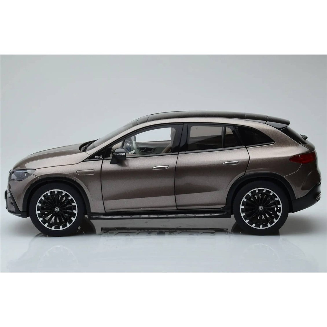 NZG B66960836 1/18 Ölçek, Mercedes EQE SUV X294 AMG Line Velvet Brown, Sergilemeye Hazır Metal Araba Modeli