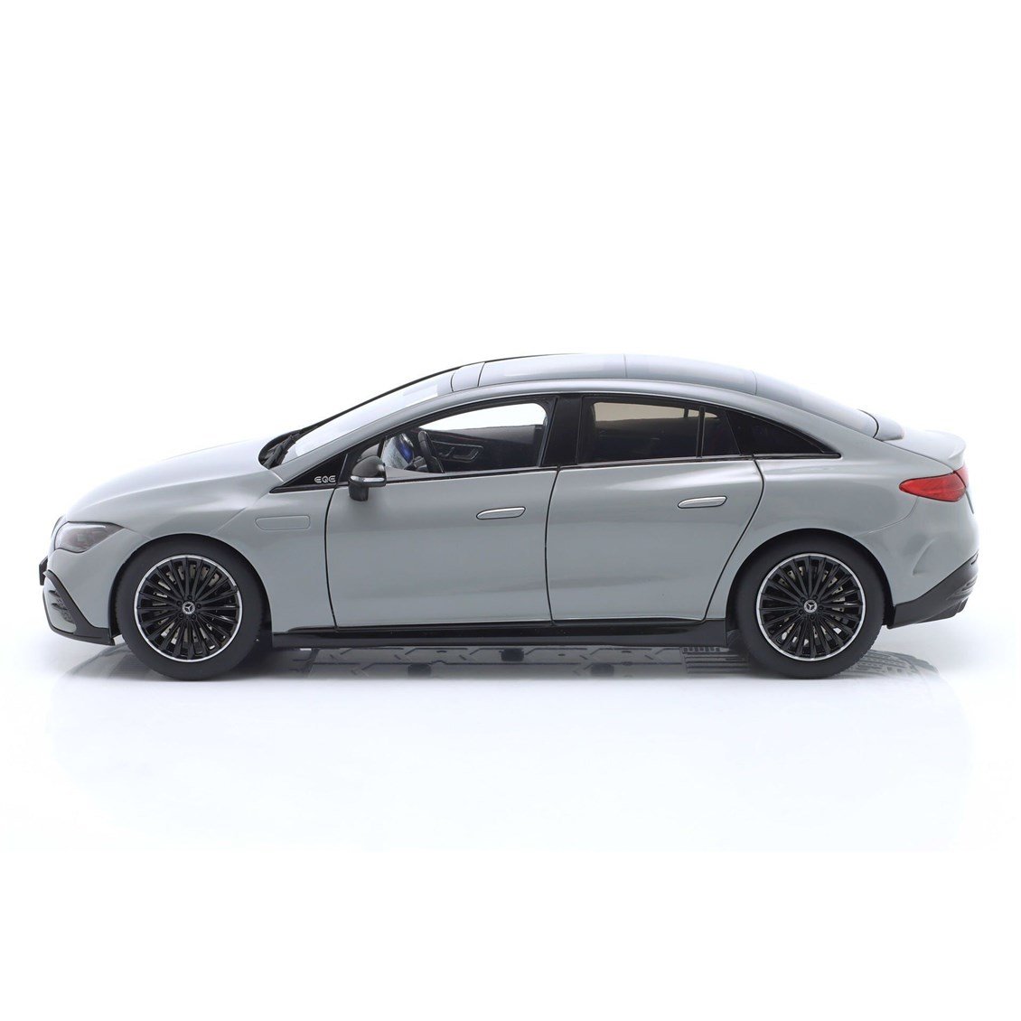 NZG B66961109 1/18 Ölçek,- MERCEDES BENZ - EQE (V295) AMG LINE 2023, Sergilemeye Hazır Metal Araba Modeli