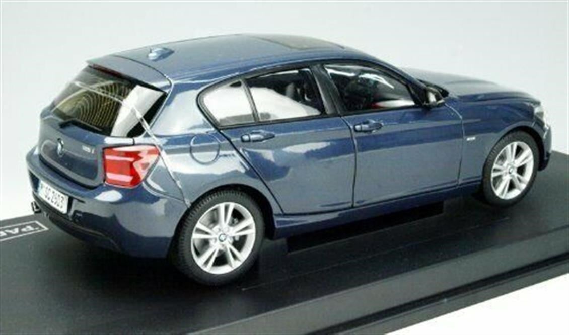 Paragon 97005 1/18 Ölçek, BMW F20 (1.Seri) Midnight Blue Sergilemeye Hazır Metal Araba Modeli