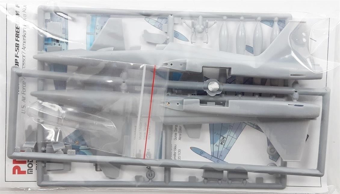 PM Model 204 1/72 Ölçek, F-5B Eğitim Uçağı, Plastik Model kiti