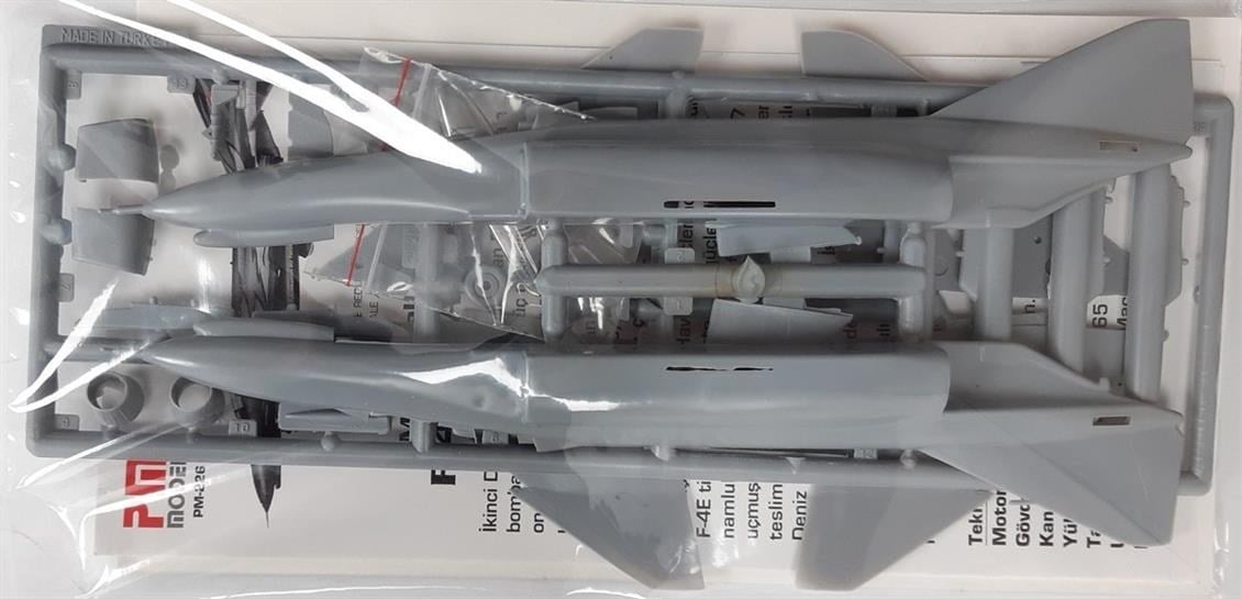 PM Model 226 1/18 Ölçek, F-4 Phantom II ( Kara Şahin ) Avcı-Bombardıman Uçağı, Plastik Model kiti