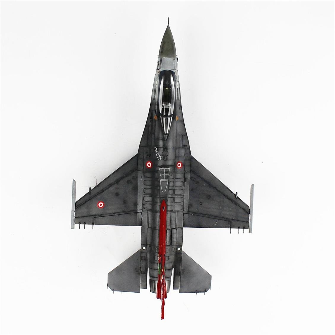 QD003 1/48 F-16 C Block 50 (Öncel Son Filonun 20. Yılı Anısına) Sergilemeye Hazır Plastik Uçak Modeli