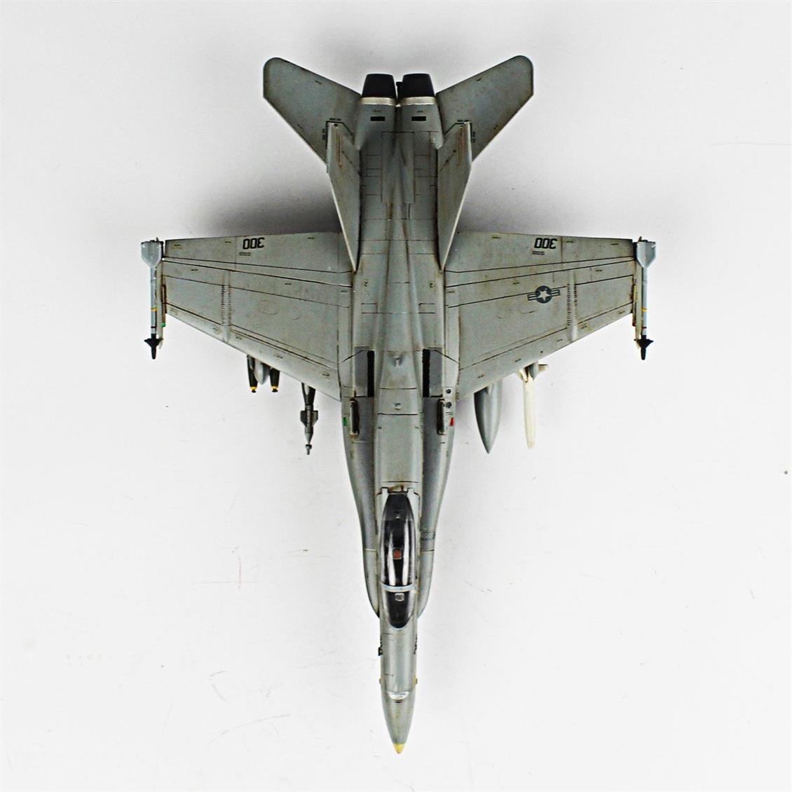 QD006 1/72 F-18C Hornet Sergilemeye Hazır Plastik Uçak Modeli