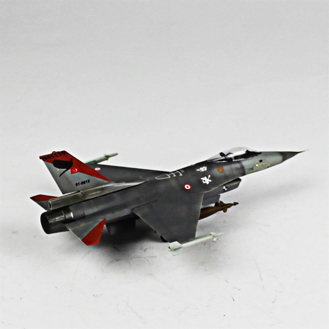 QD008 1/72 F-16C B40 Fighting Falcon Sergilemeye Hazır Plastik Uçak Modeli