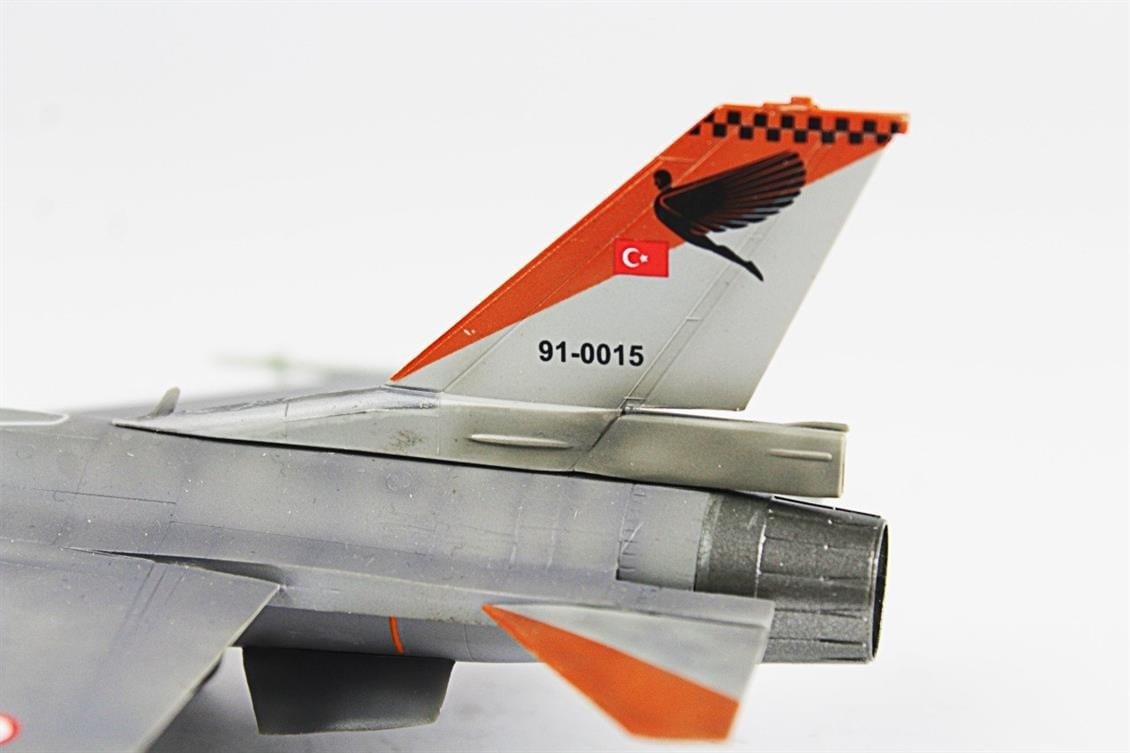 QD008 1/72 F-16C B40 Fighting Falcon Sergilemeye Hazır Plastik Uçak Modeli
