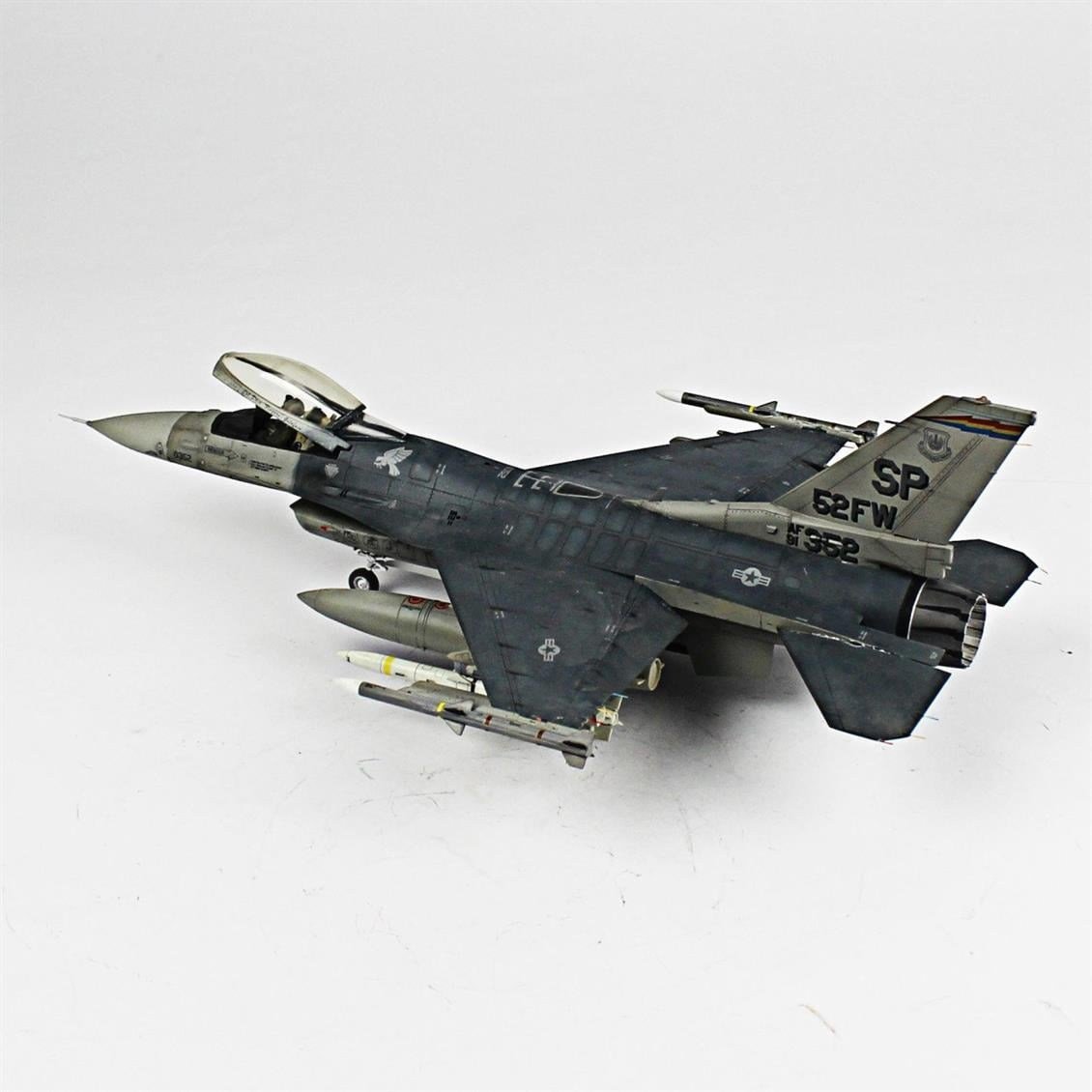 QD009 1/48 F-16C  Fighting Falcon Sergilemeye Hazır Plastik Uçak Modeli