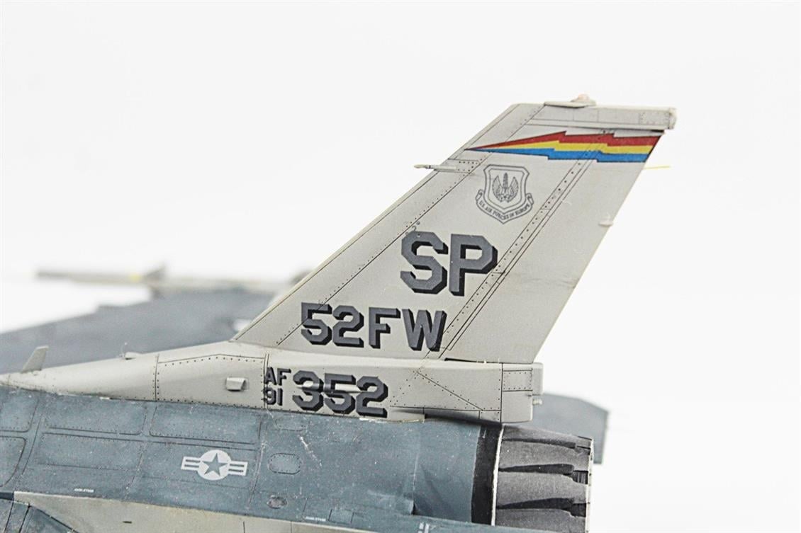 QD009 1/48 F-16C  Fighting Falcon Sergilemeye Hazır Plastik Uçak Modeli