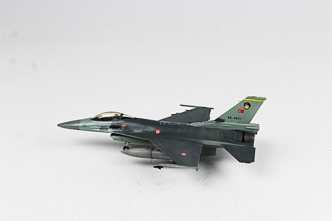 QD012 1/72 F-16C B40 Fighting Falcon Sergilemeye Hazır Plastik Uçak Modeli
