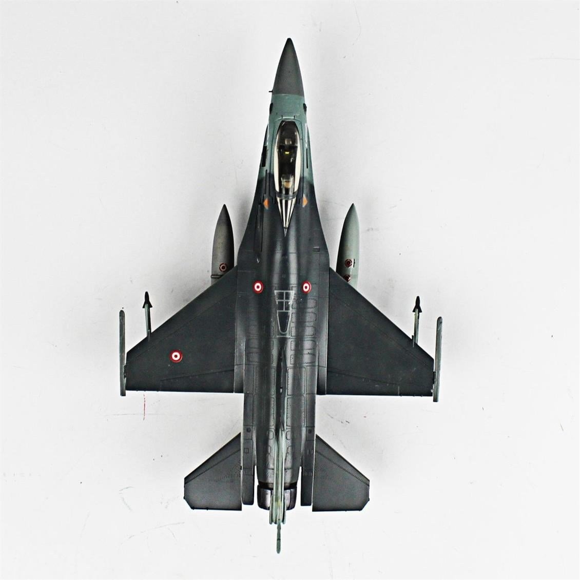 QD012 1/72 F-16C B40 Fighting Falcon Sergilemeye Hazır Plastik Uçak Modeli