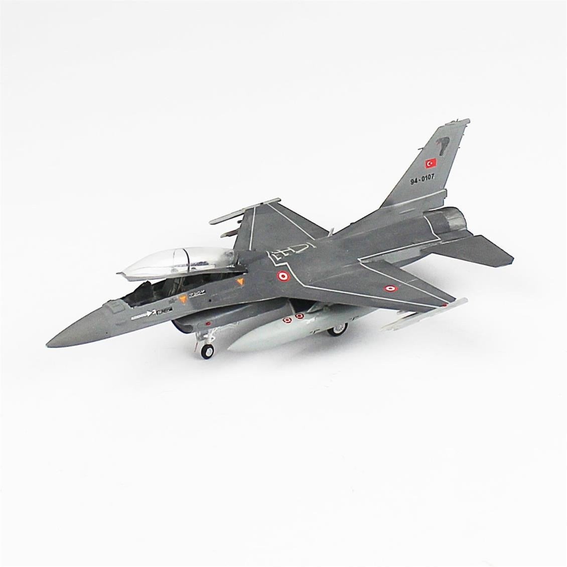 QD014 1/72  F-16D Fighting Falcon Sergilemeye Hazır Plastik Uçak Modeli
