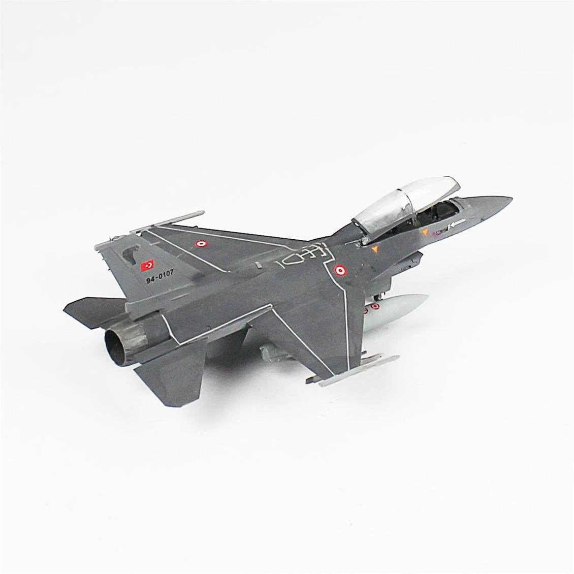 QD014 1/72  F-16D Fighting Falcon Sergilemeye Hazır Plastik Uçak Modeli