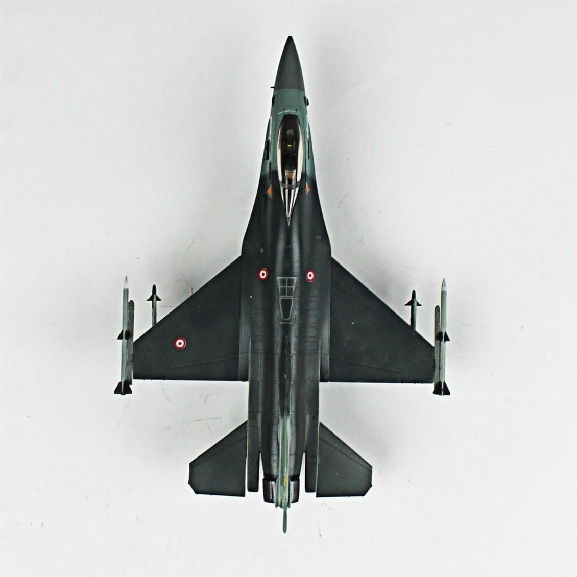 QD016 1/72 F-16C Fighting Falcon Sergilemeye Hazır Plastik Uçak Modeli