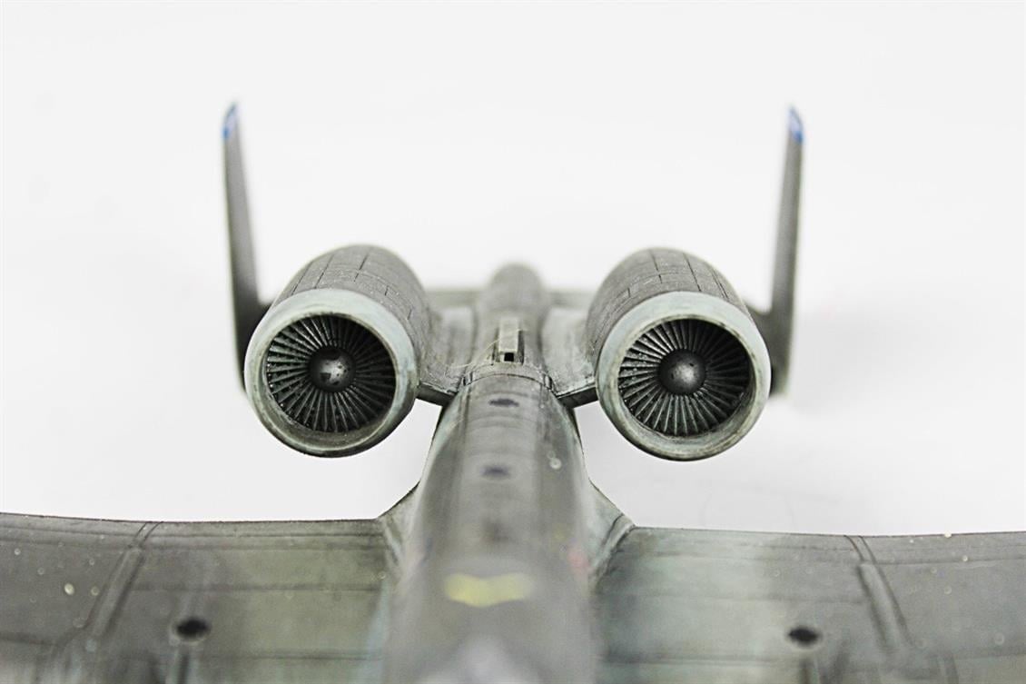 QD017 1/72 A-10A Thunderbolt II Sergilemeye Hazır Plastik Uçak Modeli