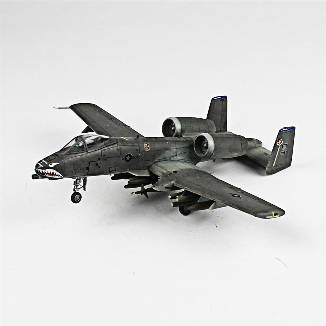 QD017 1/72 A-10A Thunderbolt II Sergilemeye Hazır Plastik Uçak Modeli
