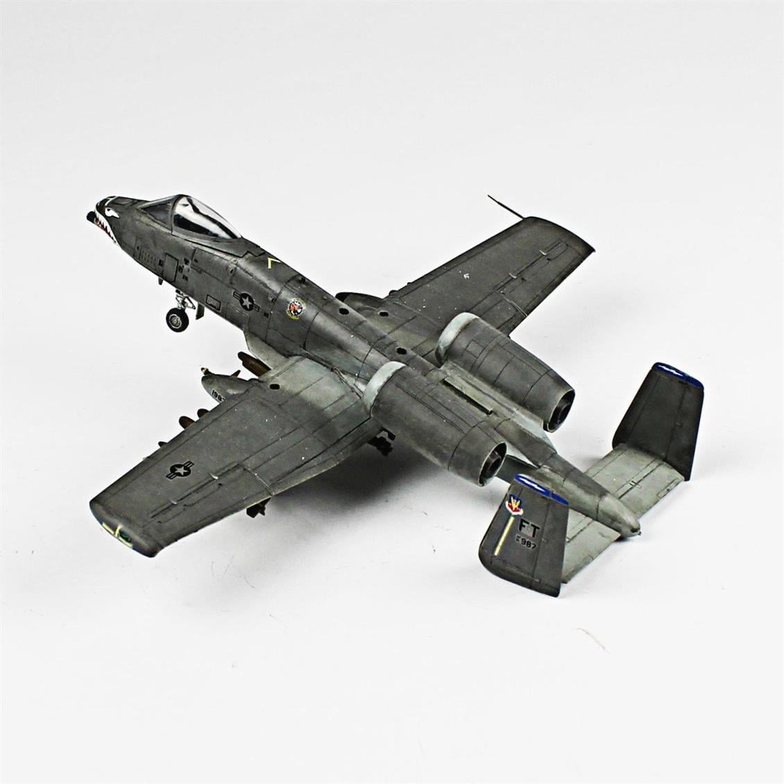 QD017 1/72 A-10A Thunderbolt II Sergilemeye Hazır Plastik Uçak Modeli