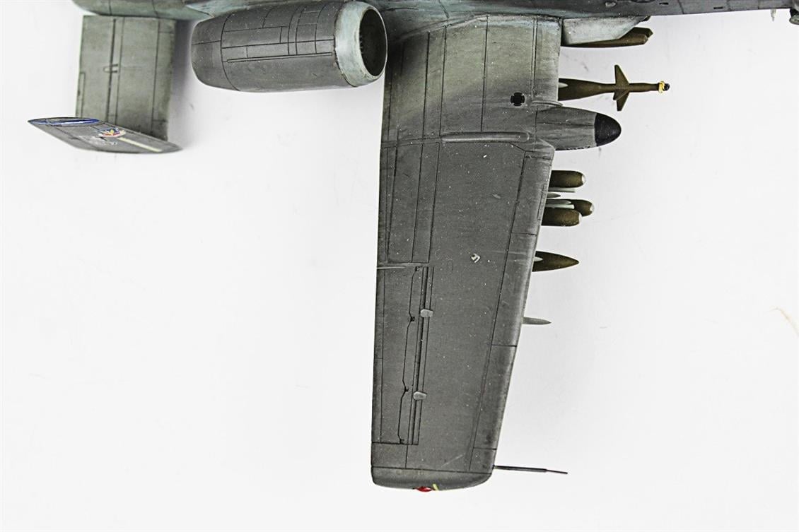 QD017 1/72 A-10A Thunderbolt II Sergilemeye Hazır Plastik Uçak Modeli