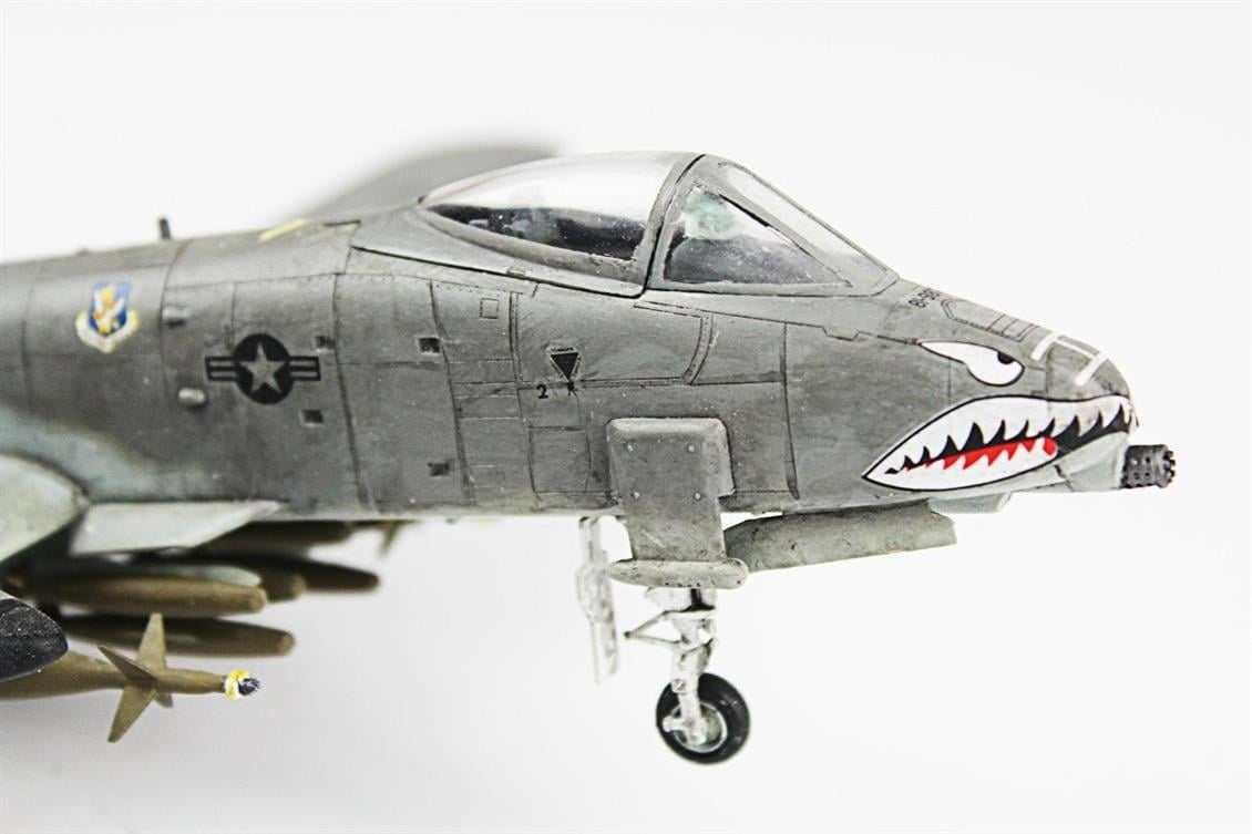 QD017 1/72 A-10A Thunderbolt II Sergilemeye Hazır Plastik Uçak Modeli