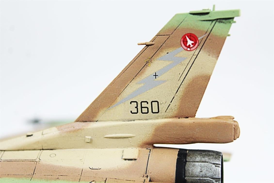 QD018 1/72 F-16C Fighting Falcon Sergilemeye Hazır Plastik Uçak Modeli