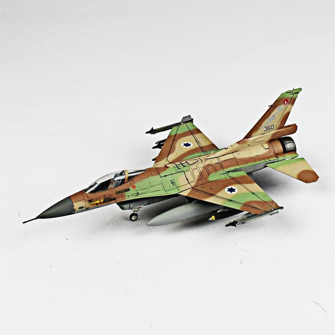QD018 1/72 F-16C Fighting Falcon Sergilemeye Hazır Plastik Uçak Modeli