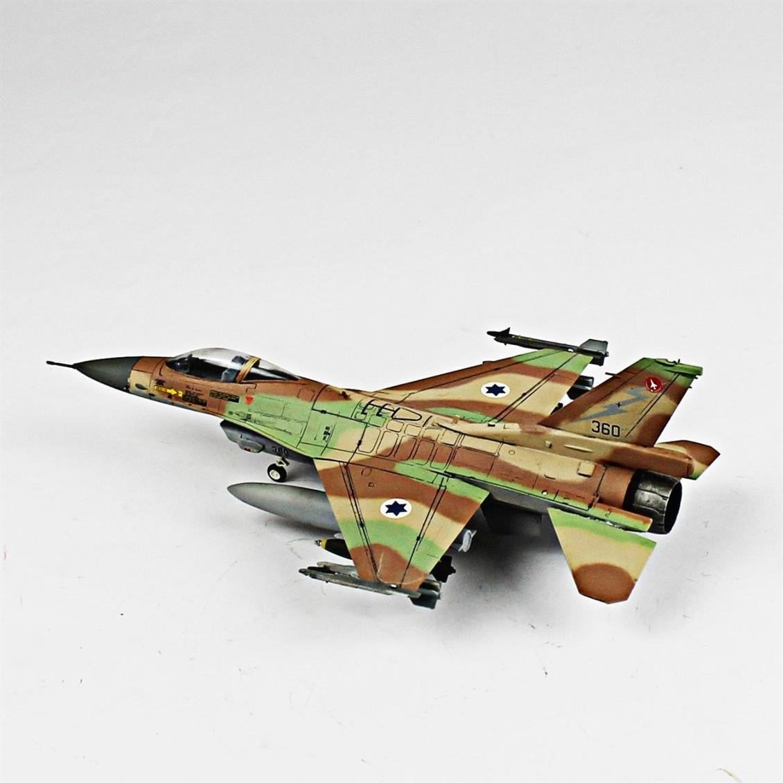 QD018 1/72 F-16C Fighting Falcon Sergilemeye Hazır Plastik Uçak Modeli