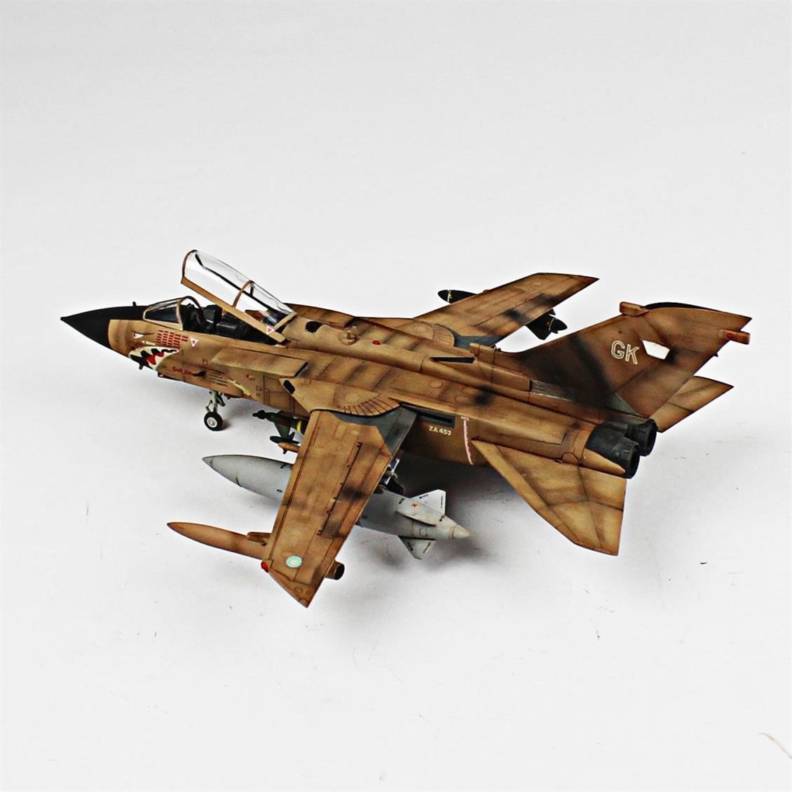 QD021 1/72 Tornado Gr.1 Sergilemeye Hazır Plastik Uçak Modeli