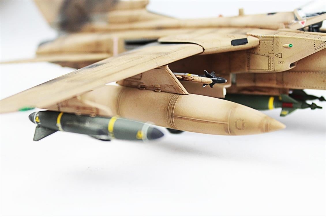 QD021 1/72 Tornado Gr.1 Sergilemeye Hazır Plastik Uçak Modeli