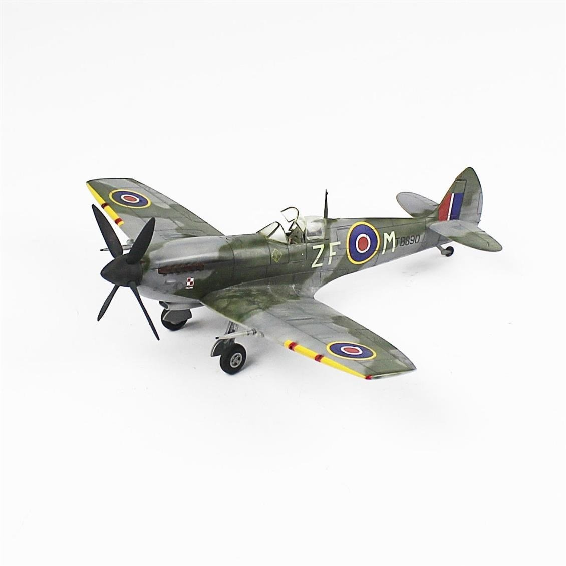 QD022 1/48 Spitfire Mk.XIII Sergilemeye Hazır Plastik Uçak Modeli