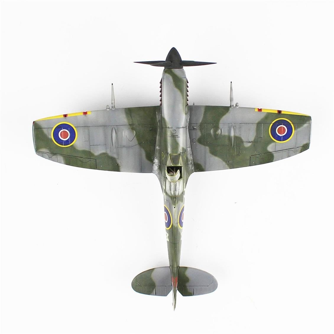QD022 1/48 Spitfire Mk.XIII Sergilemeye Hazır Plastik Uçak Modeli