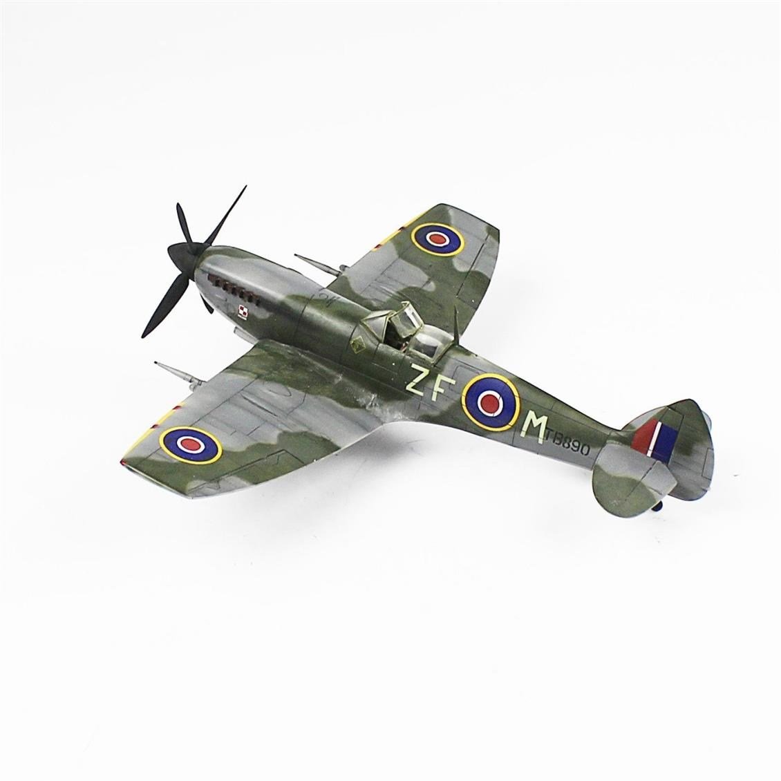 QD022 1/48 Spitfire Mk.XIII Sergilemeye Hazır Plastik Uçak Modeli