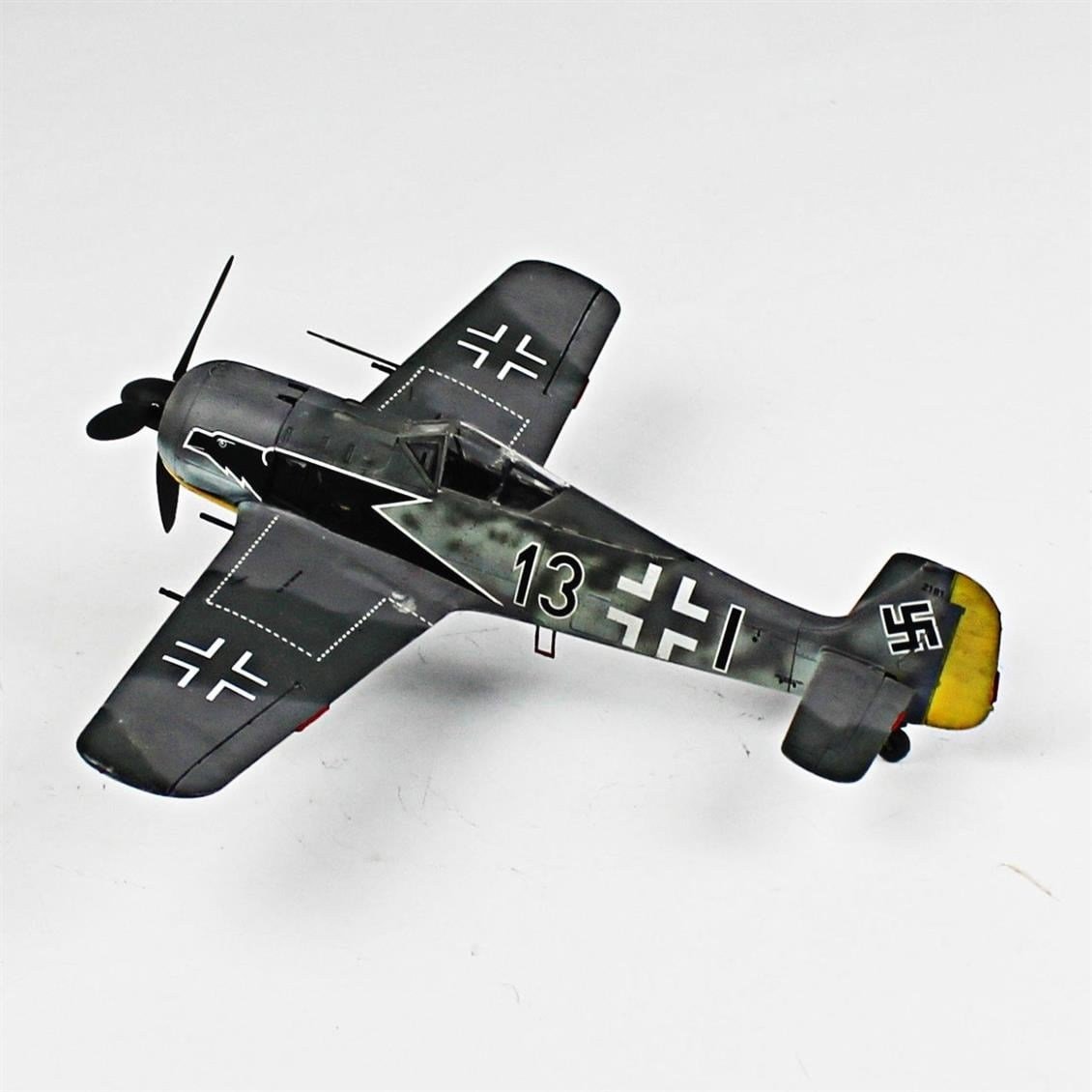 QD023 1/48 Focke-Wulf 190 A-5 Sergilemeye Hazır Plastik Uçak Modeli