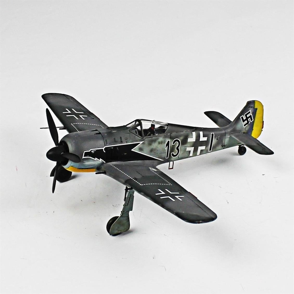 QD023 1/48 Focke-Wulf 190 A-5 Sergilemeye Hazır Plastik Uçak Modeli