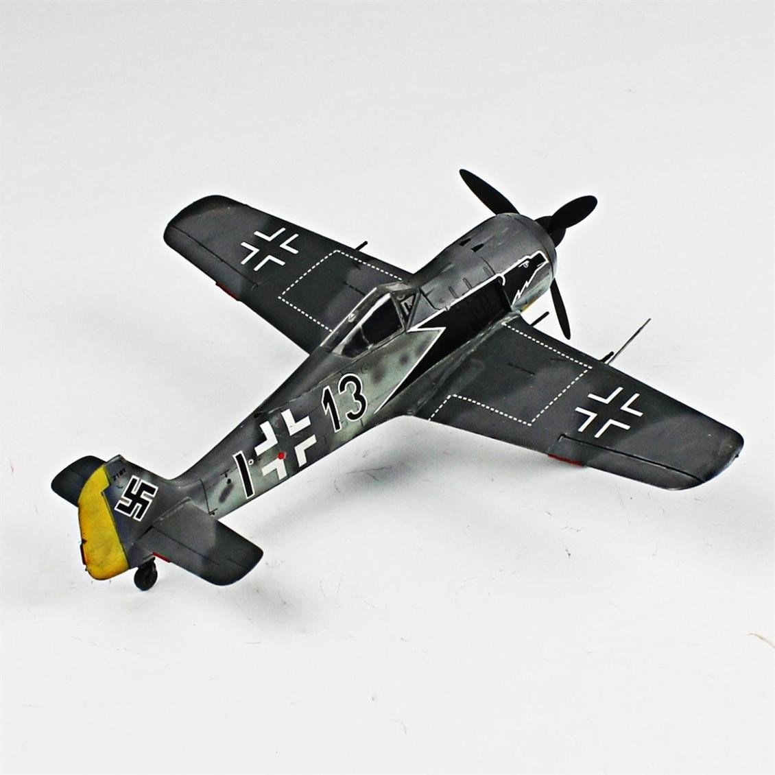 QD023 1/48 Focke-Wulf 190 A-5 Sergilemeye Hazır Plastik Uçak Modeli