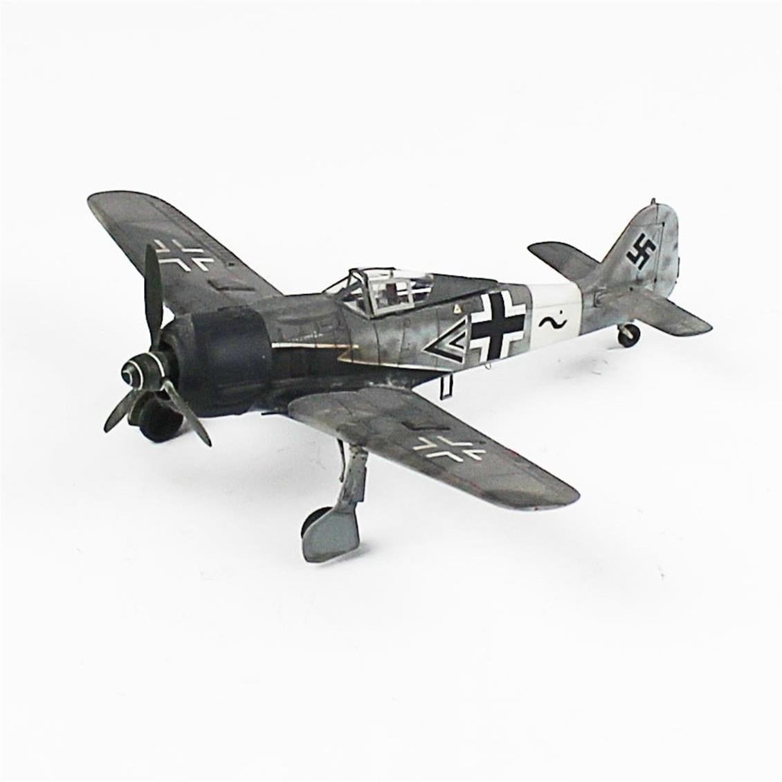 QD024 1/72 Focke-Wulf 190 A-5 Sergilemeye Hazır Plastik Uçak Modeli