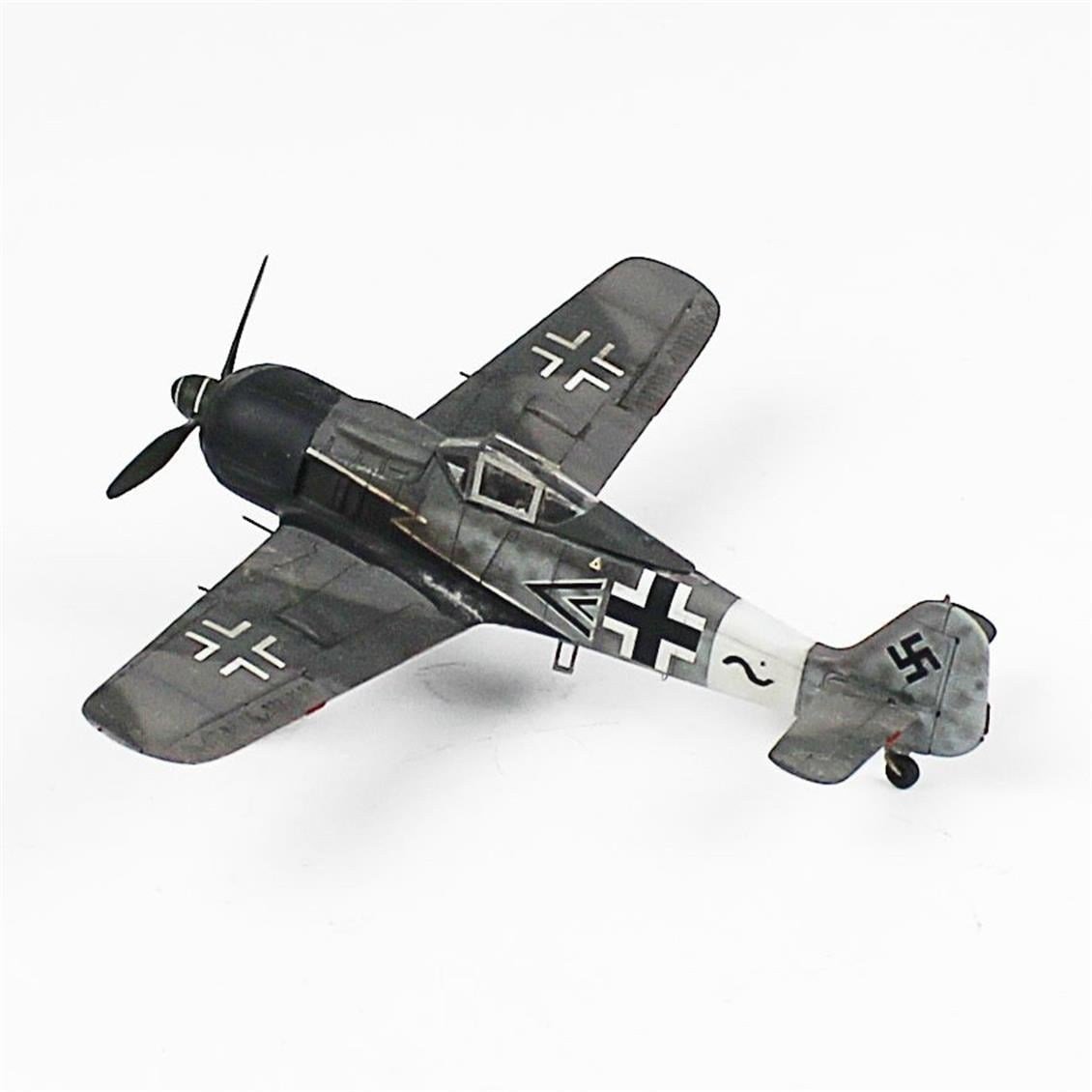 QD024 1/72 Focke-Wulf 190 A-5 Sergilemeye Hazır Plastik Uçak Modeli
