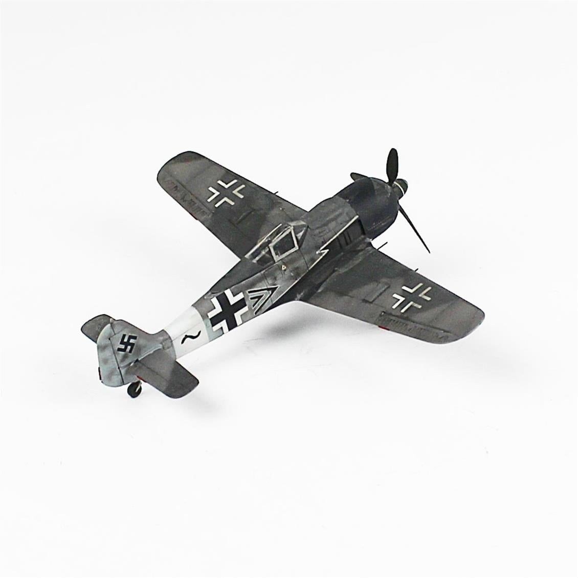 QD024 1/72 Focke-Wulf 190 A-5 Sergilemeye Hazır Plastik Uçak Modeli